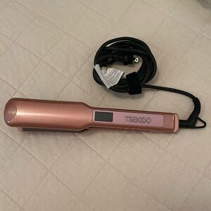 Hair crimper. Amazon. Excellent condition.